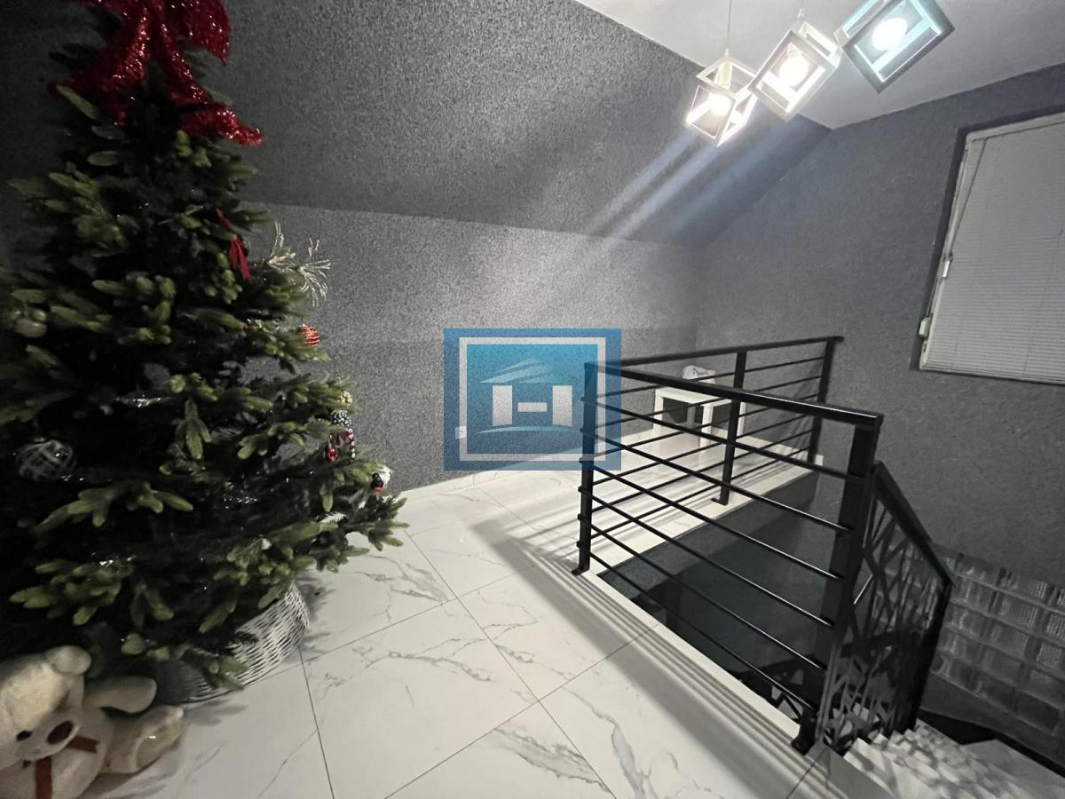 EKSKLUZIVNA PONUDA – Prostrana porodična kuća vrhunskog kvaliteta