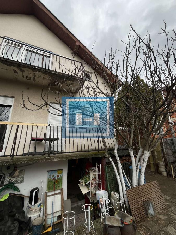 Velika kuća 200m² na mirnoj lokaciji – idealna za veću porodicu