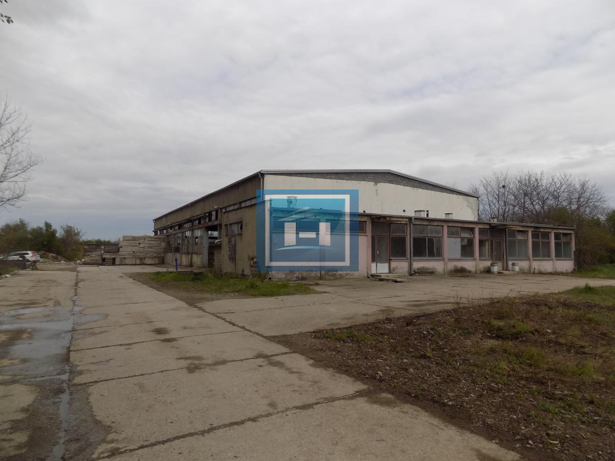 Hala za renoviranje sa kancelarijskim delom