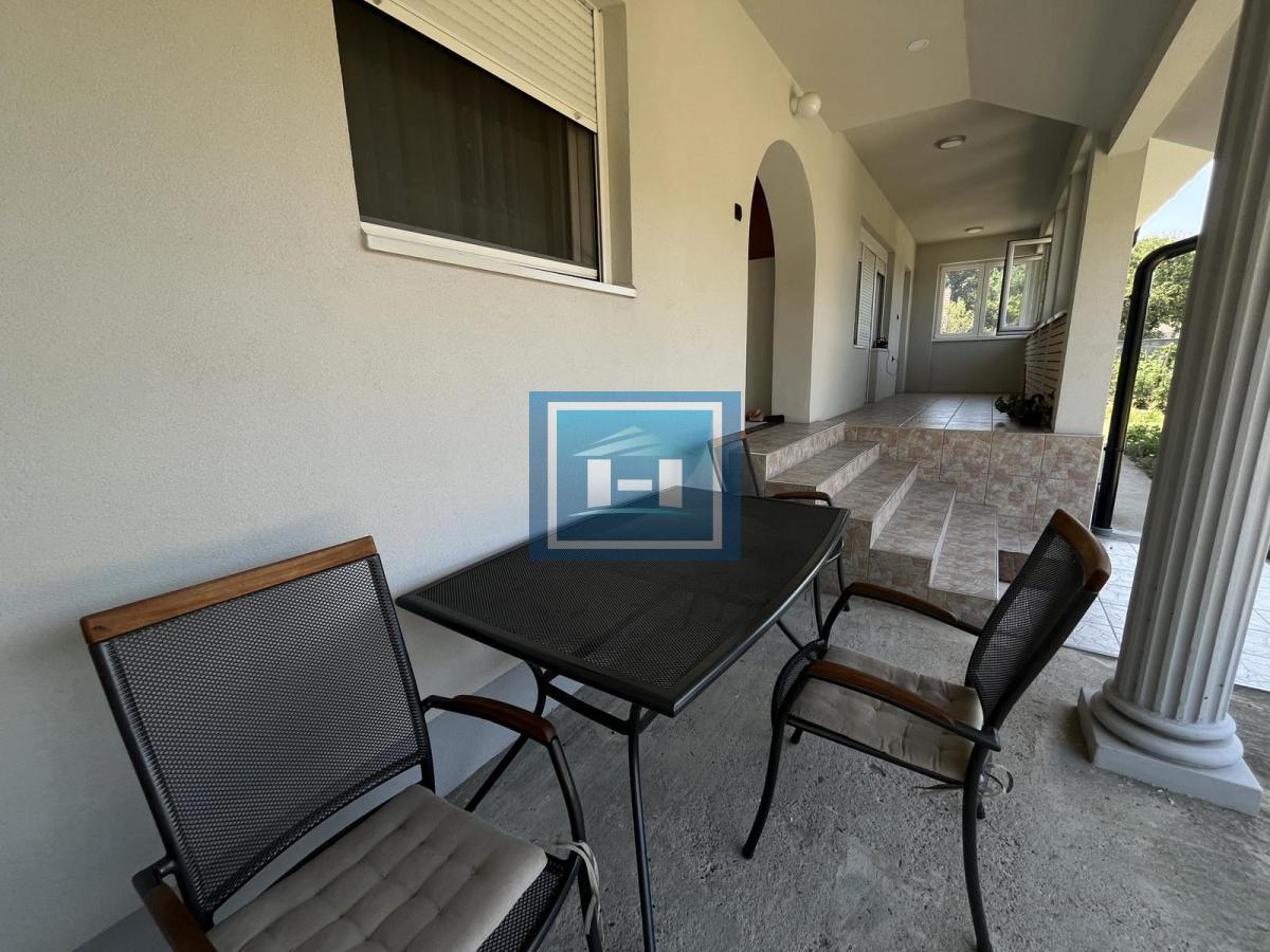 Na prodaju nova kuća 10 km od grada – legalizovana, useljiva i odmah dostupna