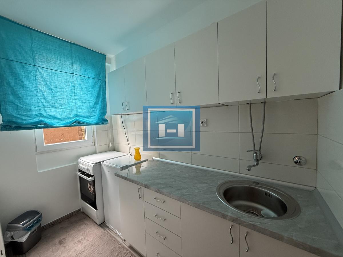 Izdaje se renoviran jednosoban stan – blizu centra