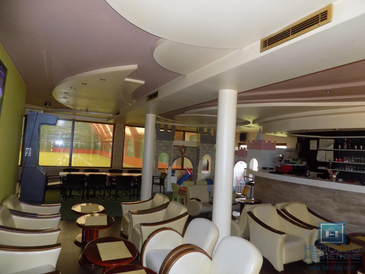 NA PRODAJU – BALON ZA FUDBAL SA KOMPLETNIM INVENTAROM