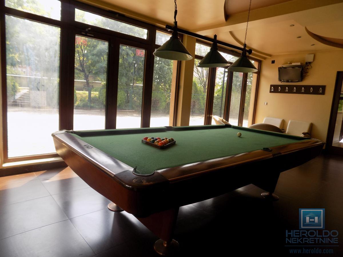 NA PRODAJU – BALON ZA FUDBAL SA KOMPLETNIM INVENTAROM