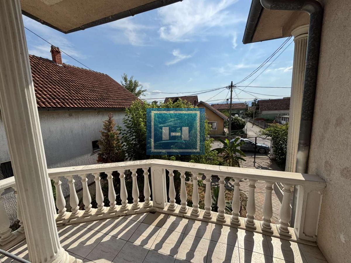 Prodaje se stan u Kući sa nameštajem