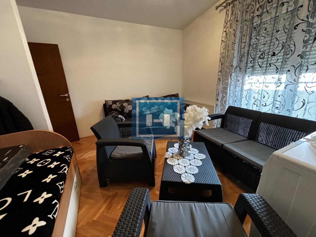 Prelep komforan stan u strogom centru Jagodine – idealna lokacija!