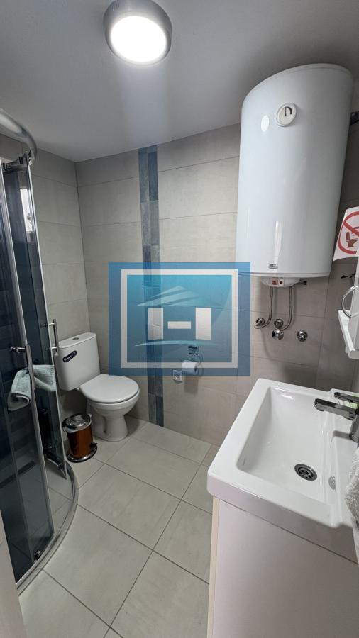 NAŠA TOPLA PREPORUKA – RENOVIRANA PRIZEMNA KUĆA U MIRNOM DELU GRADA SA UREĐENIM DVORIŠTEM