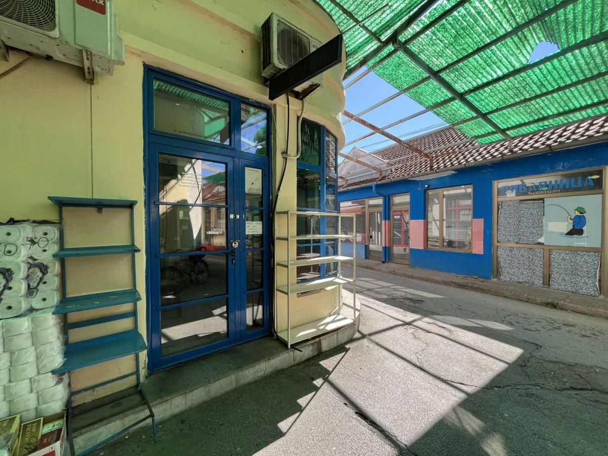 Lokal na zelenoj pijaci