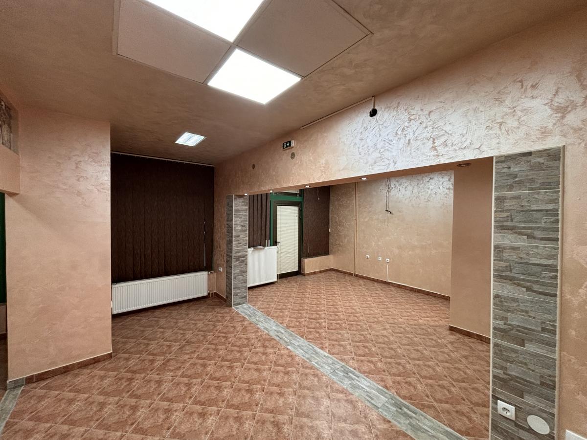 Izdaju se dva lokala spojena u jednom u centru Jagodine