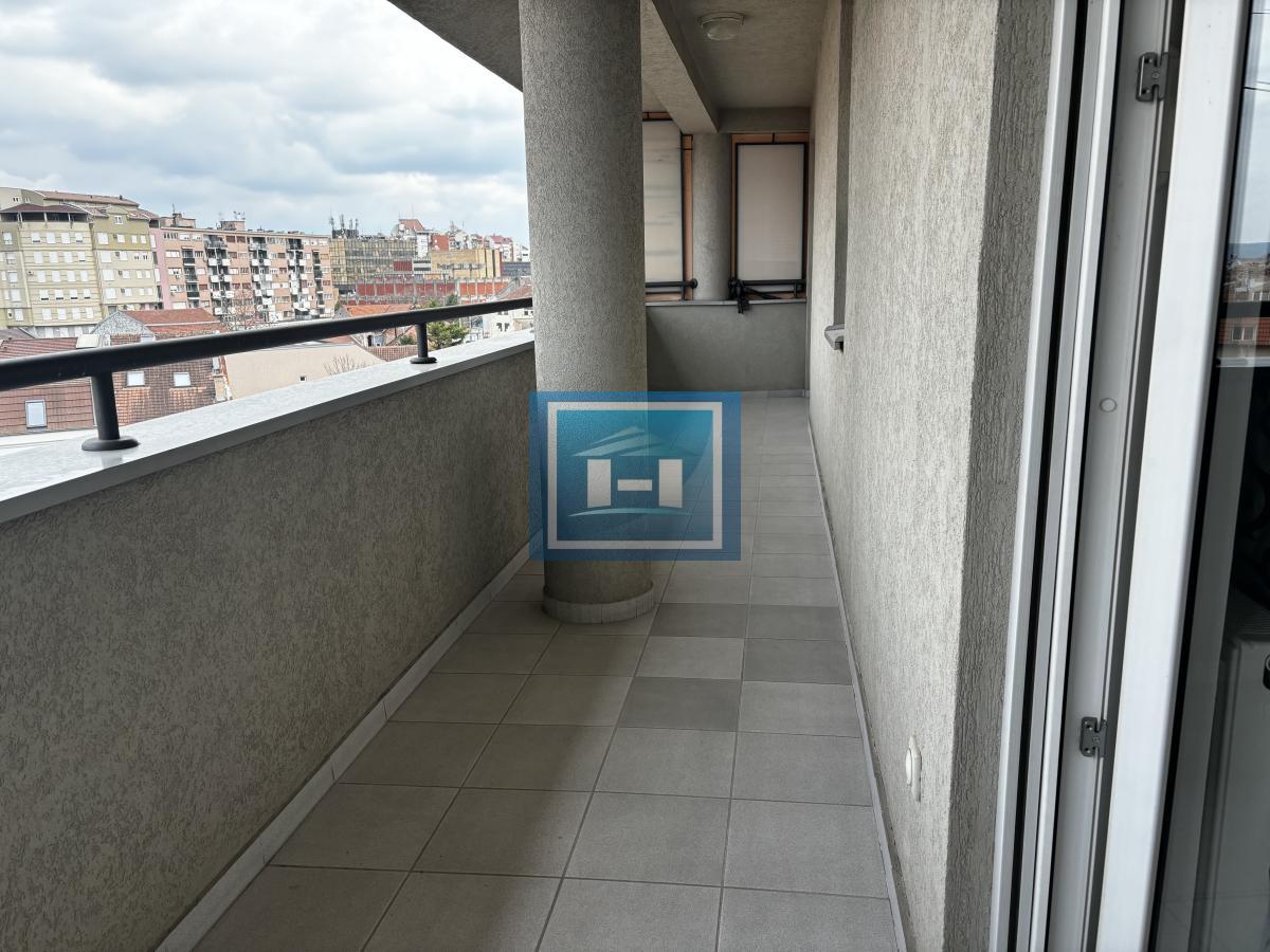 Prelep komforan stan u strogom centru Jagodine – idealna lokacija!