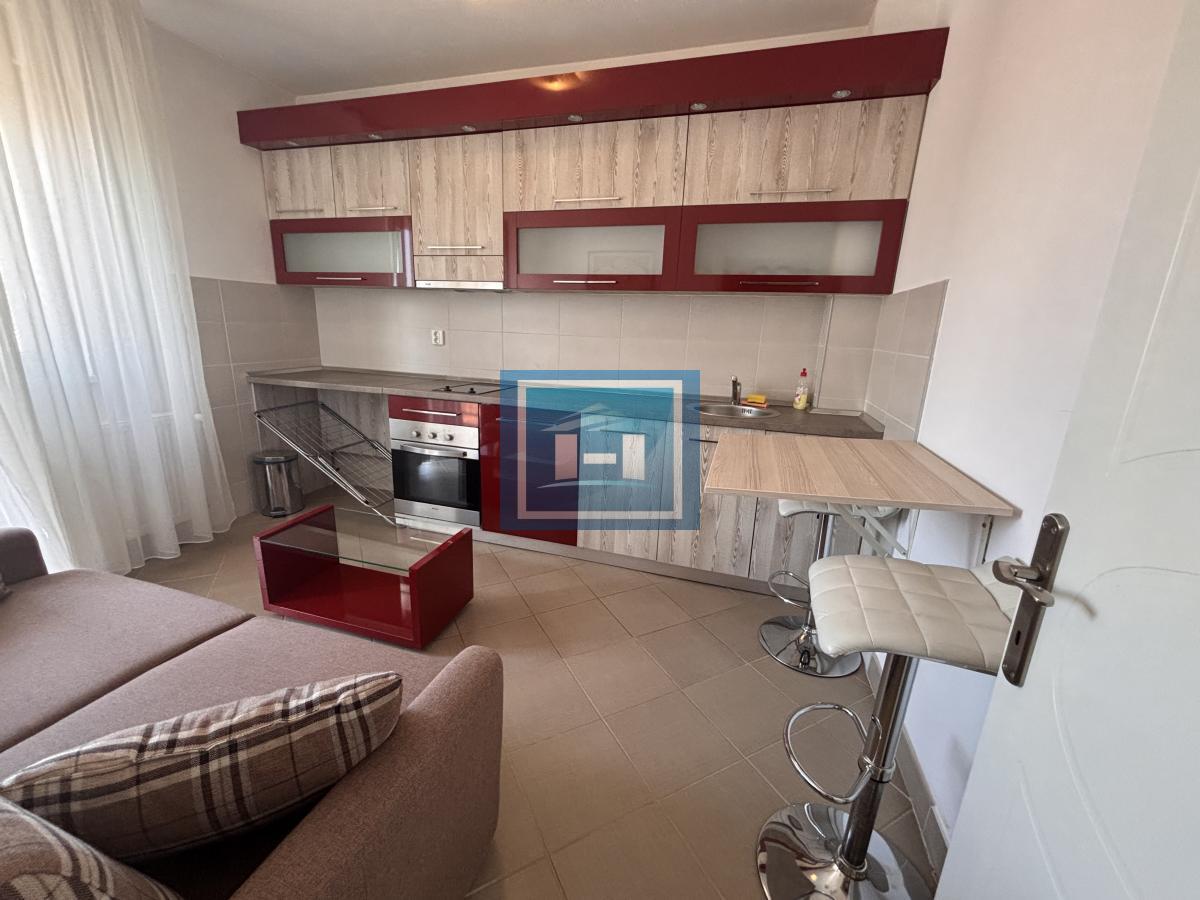 Izdajemo kompletno namešten  dvosoban stan u Wingu