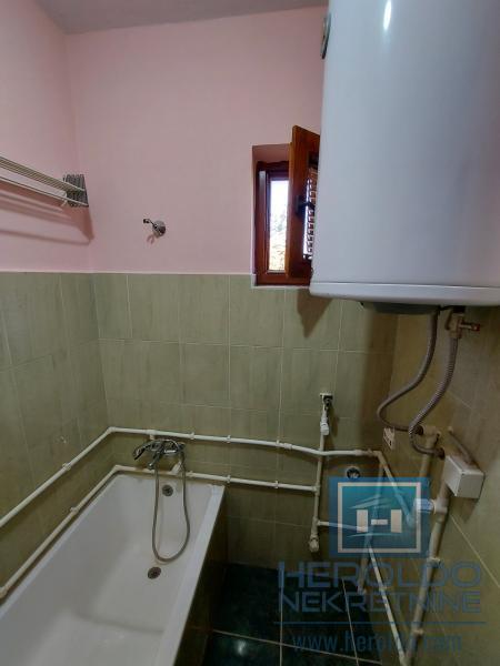 Kuća od 120m2 u naselju Kupusara na 7.39a placa