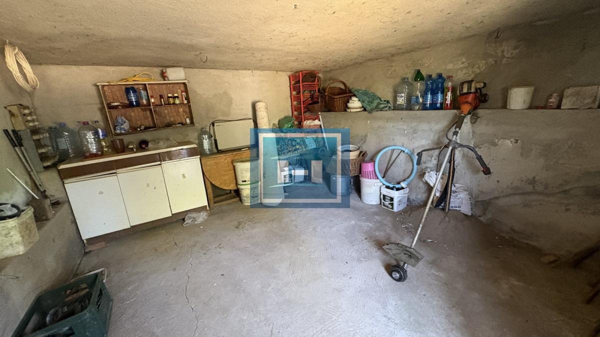 Plac od skoro 17 ari sa kućom od 200m² – mirno seosko okruženje