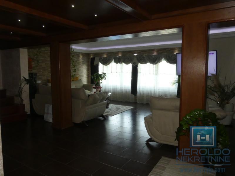 Lux stan sa galerijom, Akva park