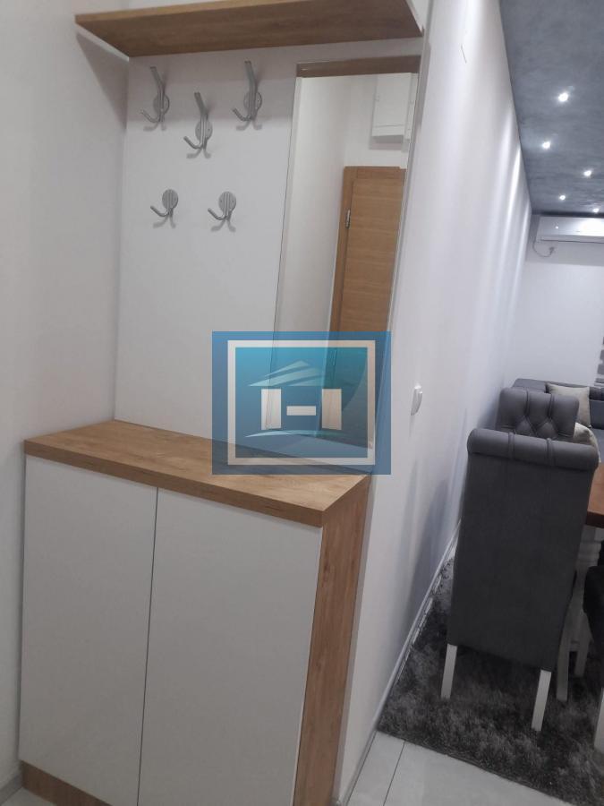 Prelep moderno opremljen jednosoban stan 45 m² – potpuno namešten, odmah useljiv