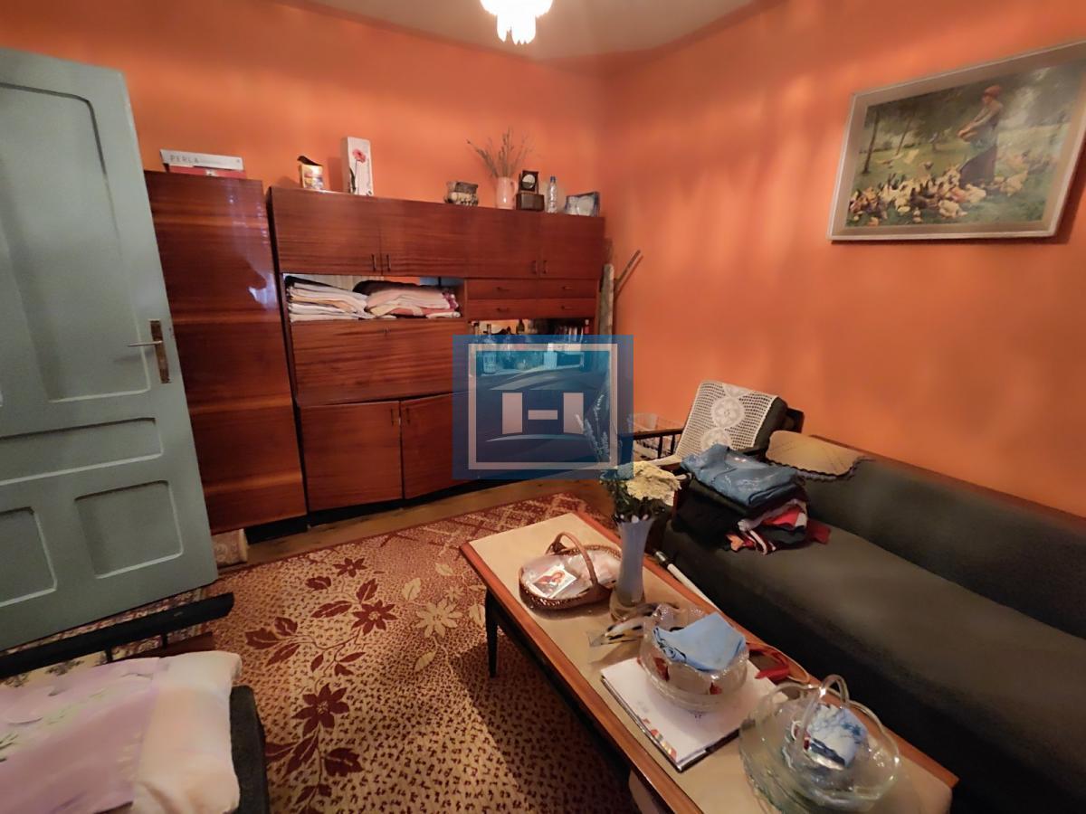 Useljiva porodična prizemna kuća na 2 km od grada