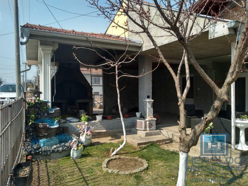 odlicna kuca sa placem u mirnom kraju