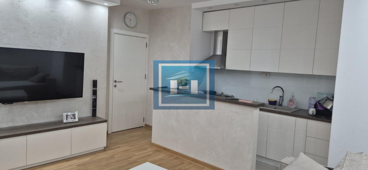 LION, renoviran, sa parking mestom