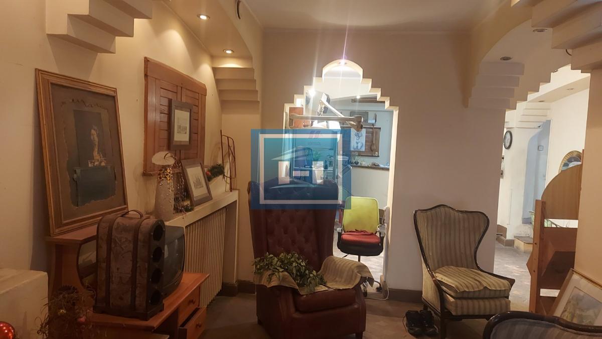 Vračar, Hram – 66m2 + dvorište, top investicija