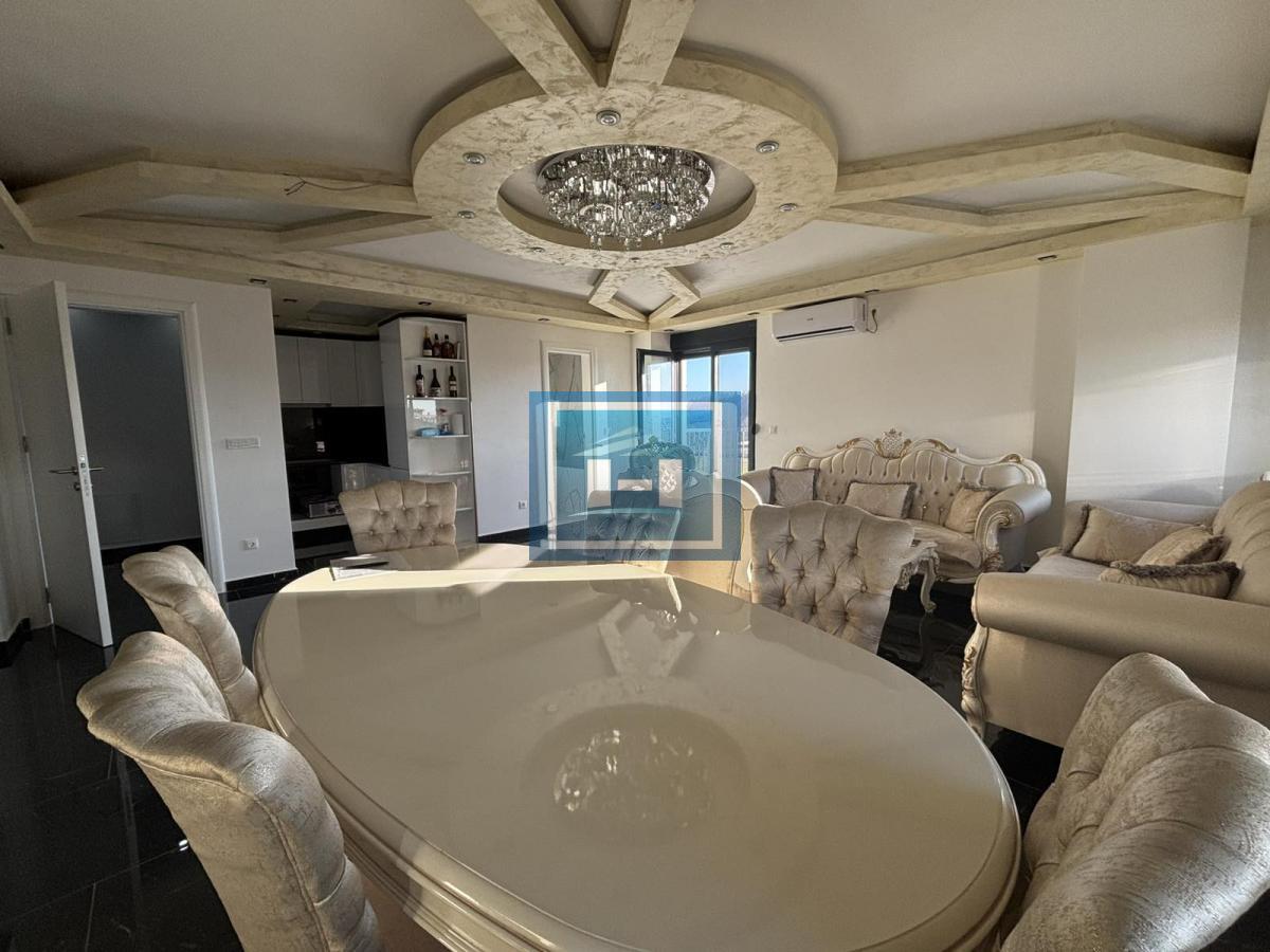 Ekskluzivan stan s pogledom na grad i stadion u kompleksu Crnjanski