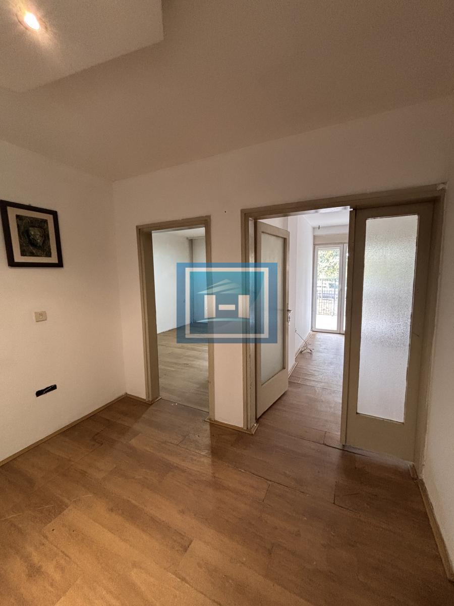 Izdaje se komforan stan -200e