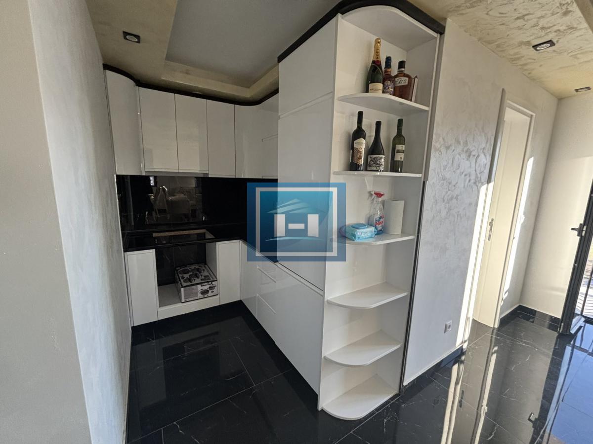 Ekskluzivan stan s pogledom na grad i stadion u kompleksu Crnjanski