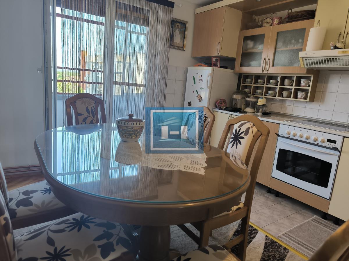 Na prodaju trosoban stan u Ćupriji