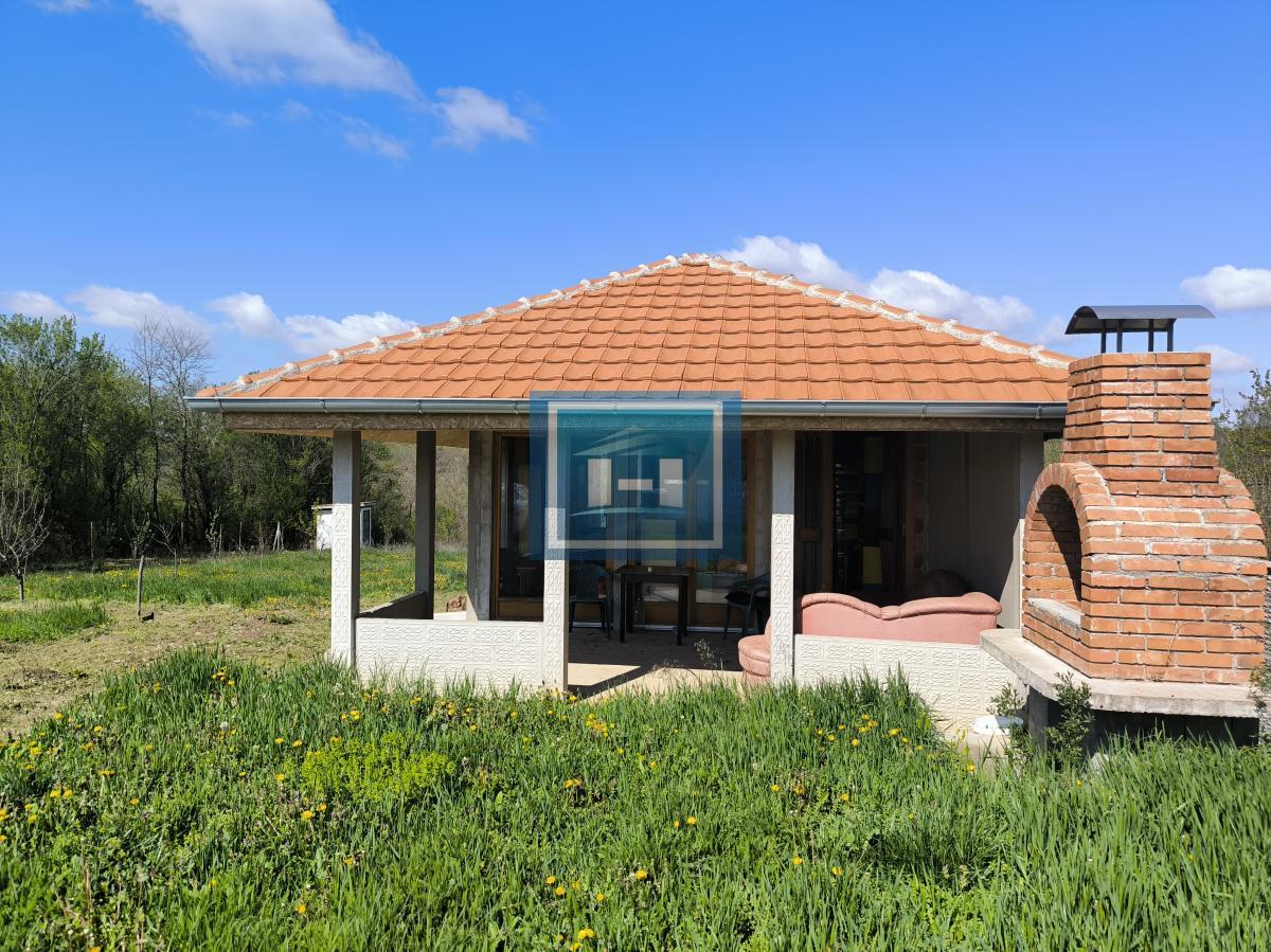 Nova vikendica u Paljanu – 44m² na 19 ari placa!