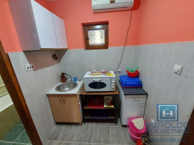 Kuća od 120m2 u naselju Kupusara na 7.39a placa