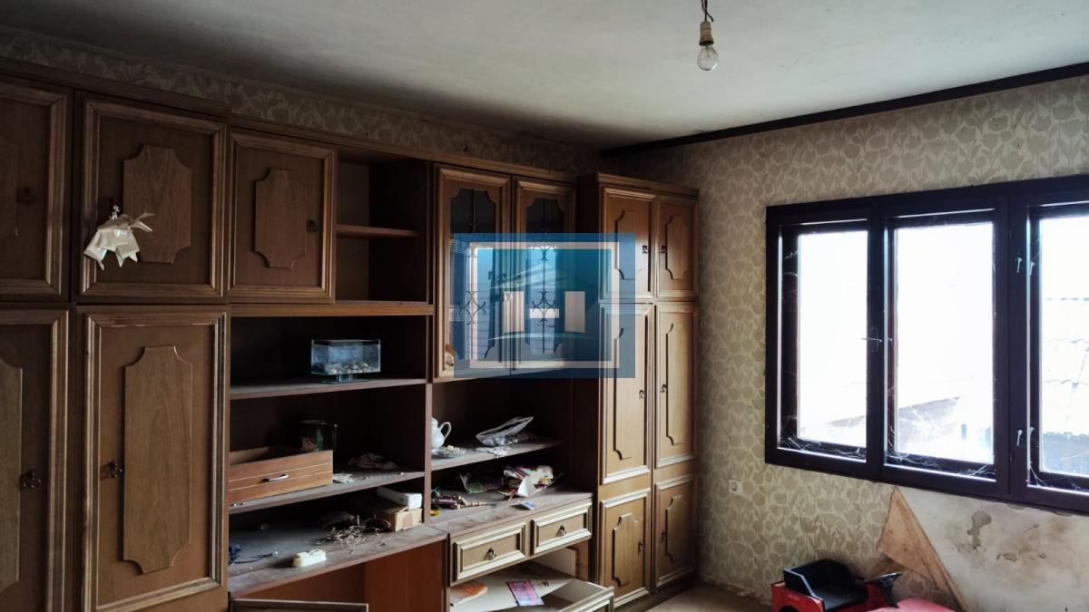 Kuća u centralnom delu Batočine pogodna za višečlane porodice