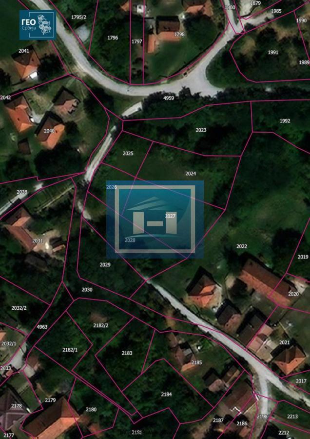 Odlična lokacija u srcu sela – više placeva na prodaju kao jedna celina