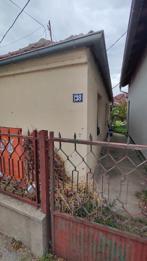 Stambeni i poslovni objekat sa dva lokala na placu od 4.6 ari u ulici Kneza Lazara u Jagodini