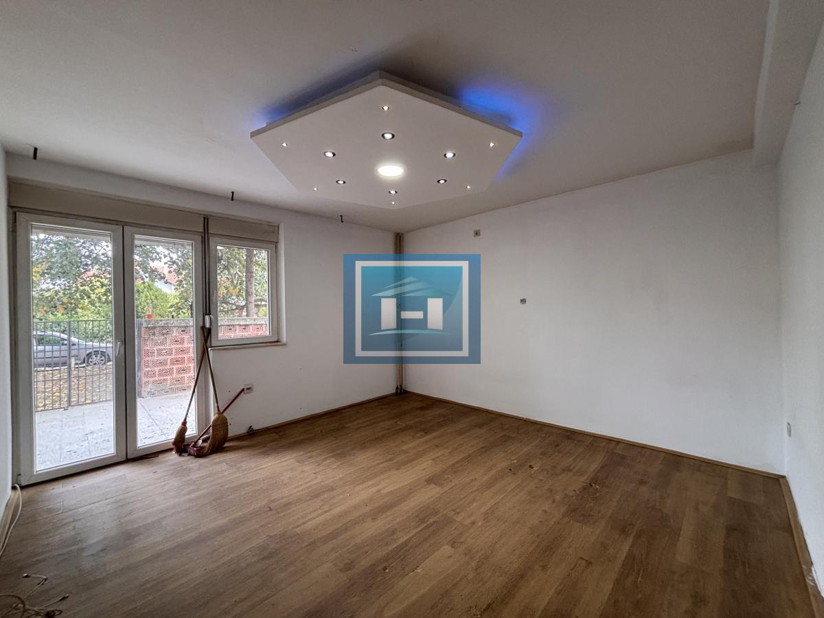 Izdaje se komforan stan -200e