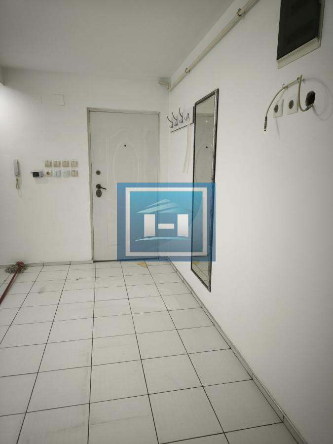 Na prodaju poslovni prostor od 82 m² u novijoj zgradi, s mogućnošću preuređenja u stambeni