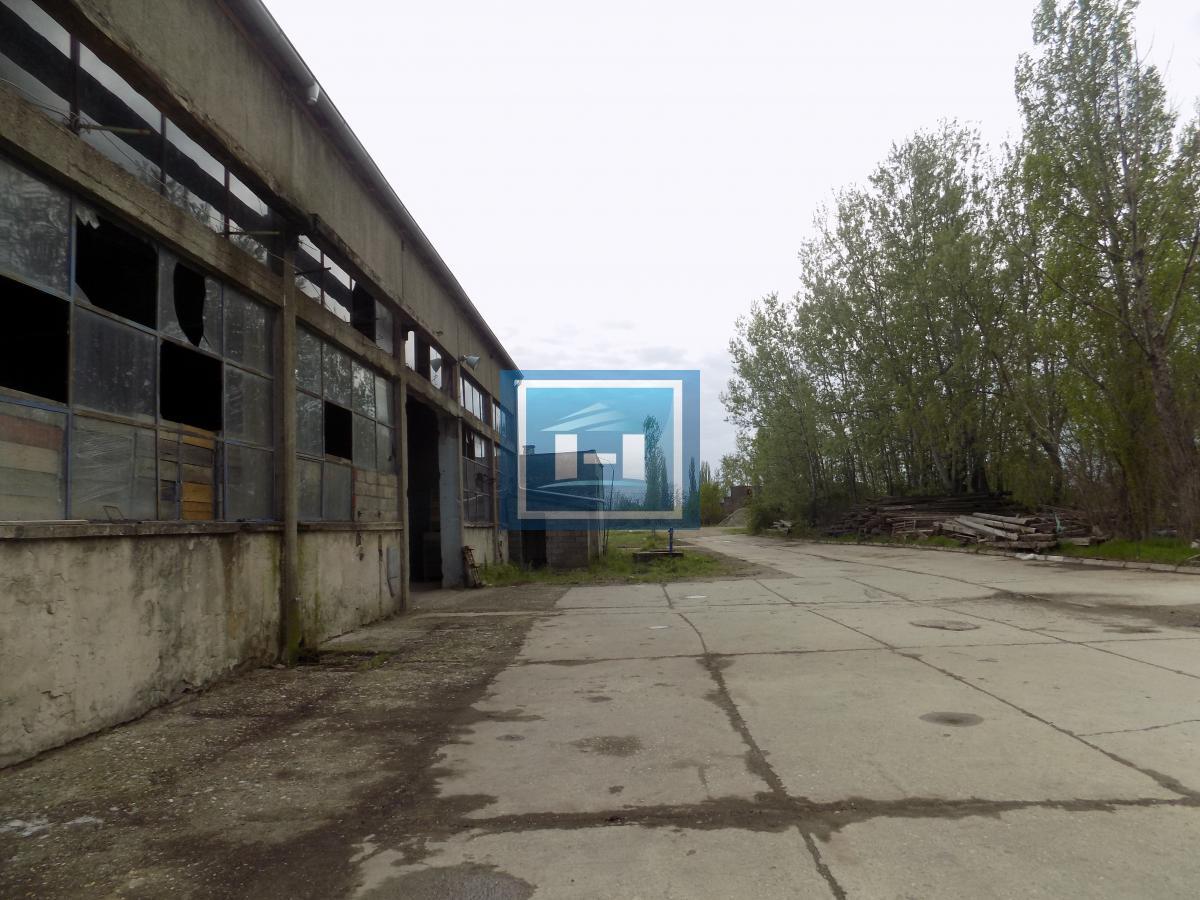 Hala za renoviranje sa kancelarijskim delom