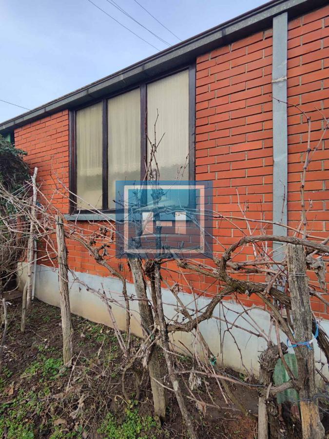 Useljiva porodična prizemna kuća na 2 km od grada