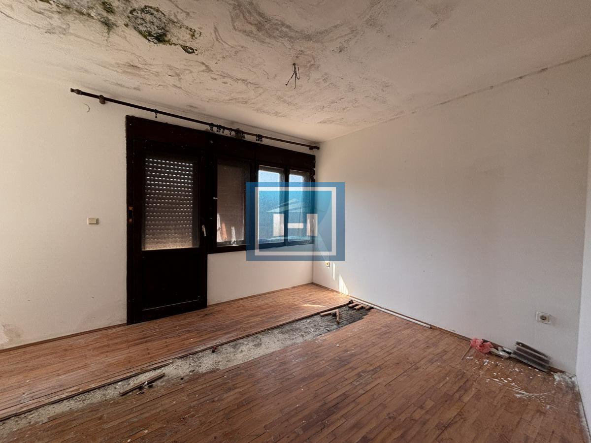 Seosko domaćinstvo – kuća preko 300 m² na placu preko 30 ari