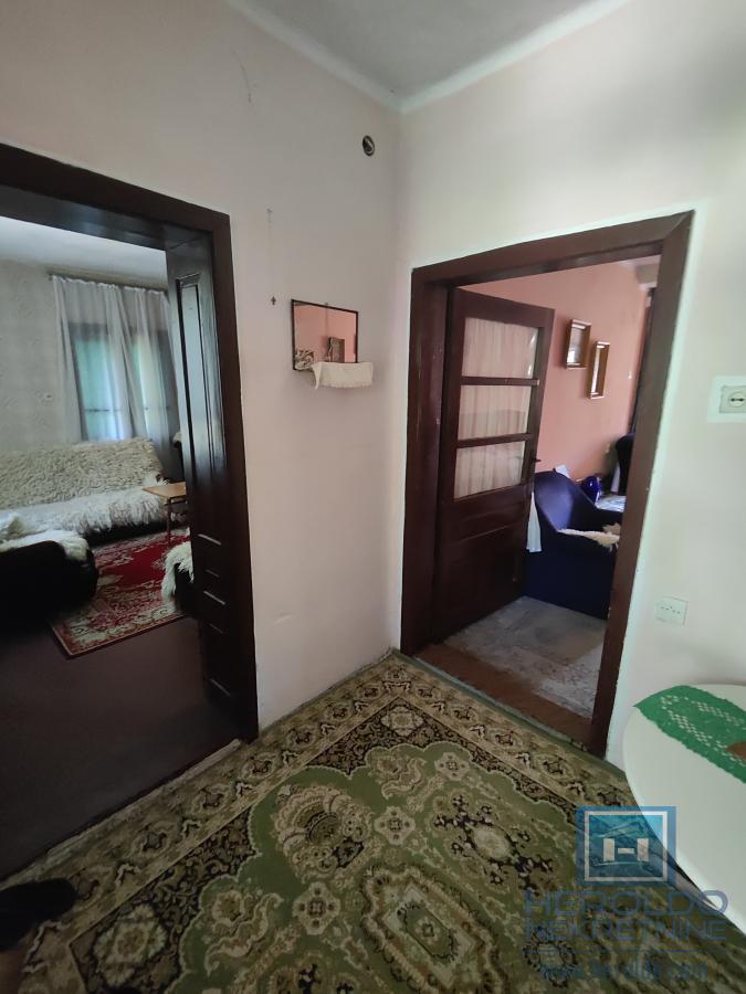 Prelepa parcela od 70 ari sa objektom u selu Lovci