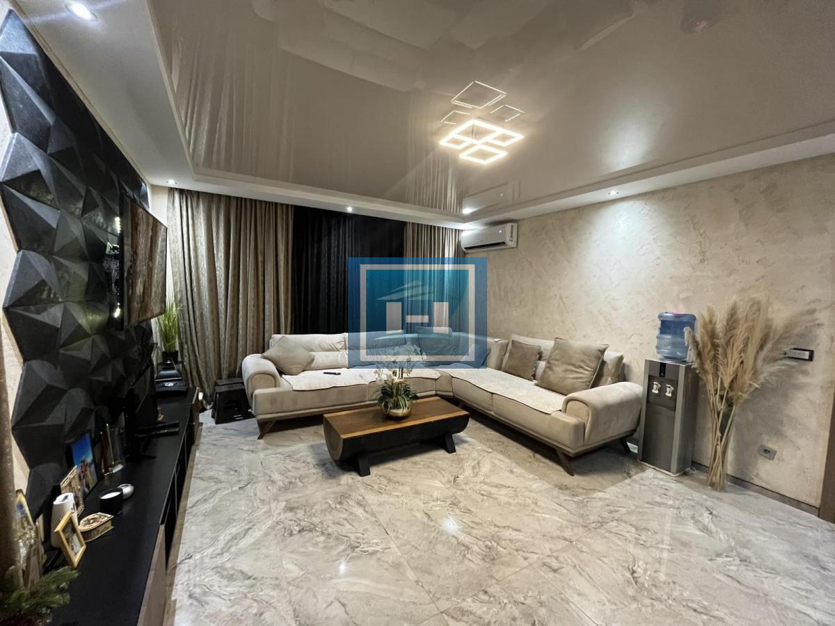 EKSKLUZIVNA PONUDA – Prostrana porodična kuća vrhunskog kvaliteta