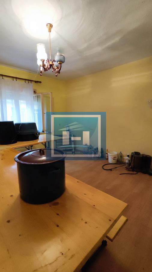 Kuća u centralnom delu Batočine pogodna za višečlane porodice