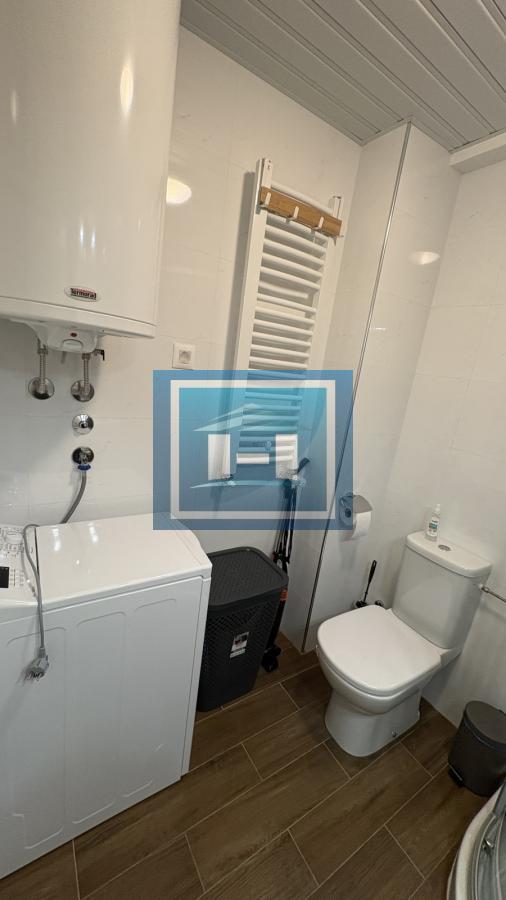 Na prodaju kompletno nameštena garsonjera površine 29 m² sa terasom