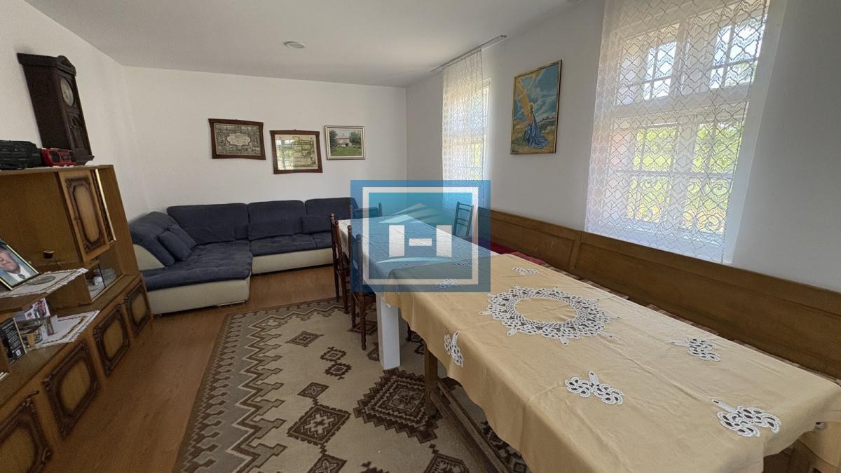 Na prodaju seosko domaćinstvo – dve renovirane kuće na placu od 169.83 ari