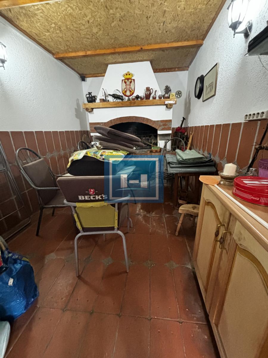 Kompletno seosko domaćinstvo na 7 km od Jagodine