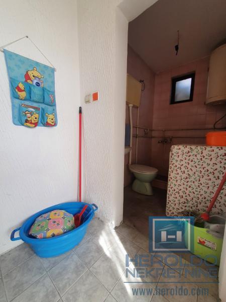 Kuća u Voljavču, kod škole