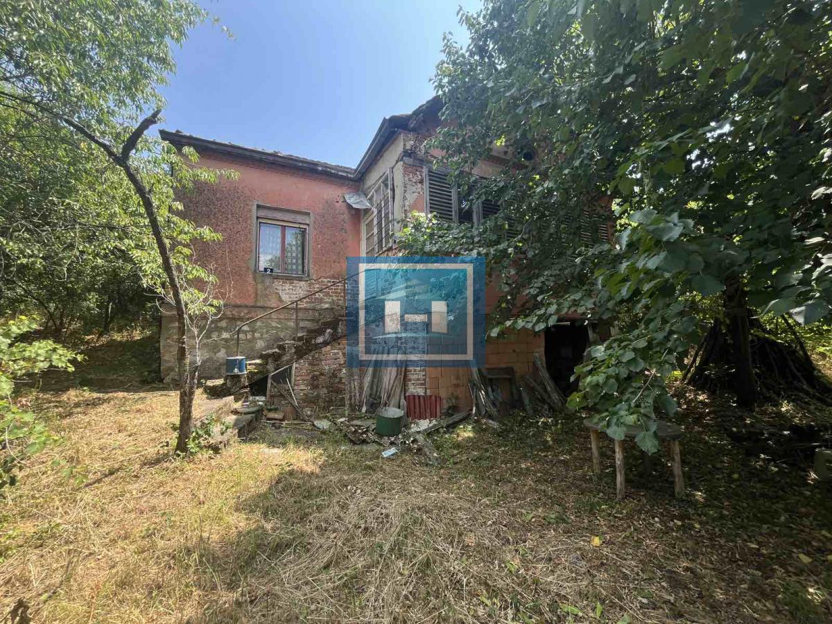 Kuća na 20a placa  odmah pored izletišta Potok