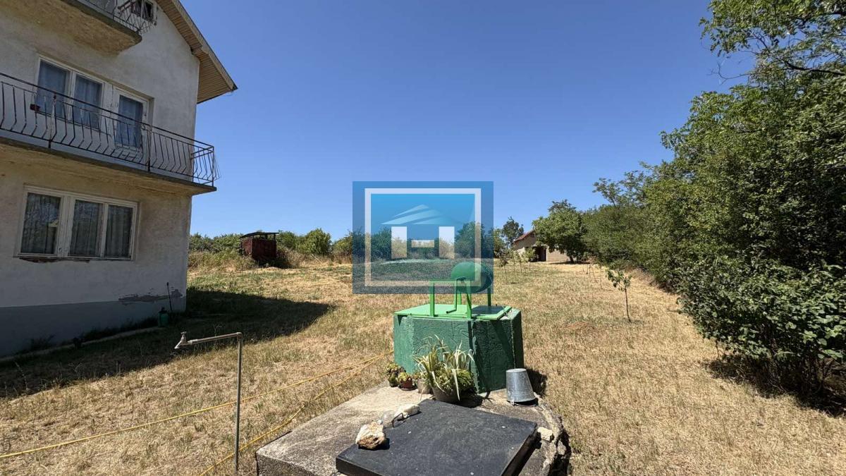 Plac od skoro 17 ari sa kućom od 200m² – mirno seosko okruženje