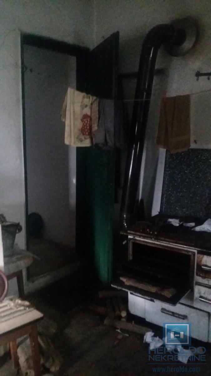 Starija kuća u centru sela Vojska