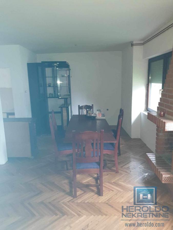 Kompletno seosko domaćinstvo u Sedlaru