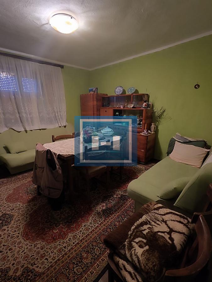 Useljiva porodična prizemna kuća na 2 km od grada