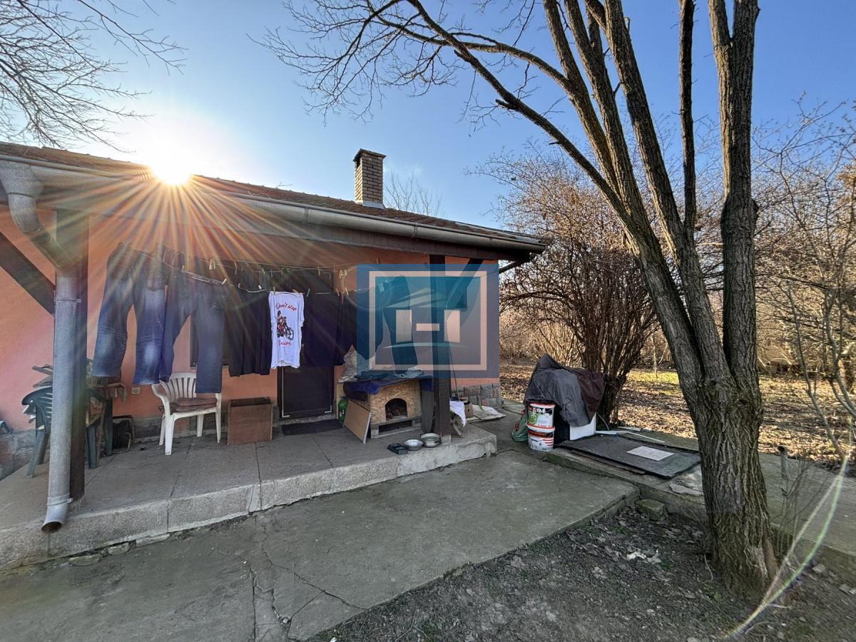 Kuća od 120m2 u naselju Kupusara na 7.39a placa