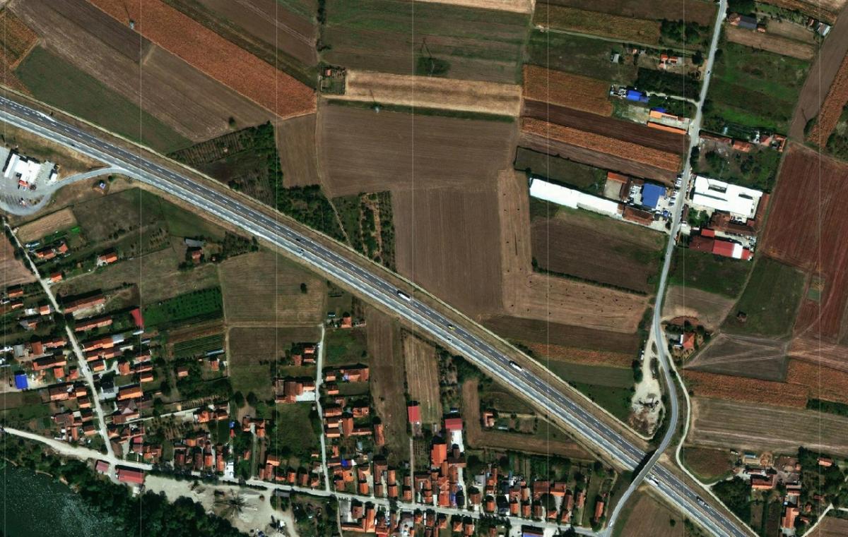 Na prodaju plac pored autoputa